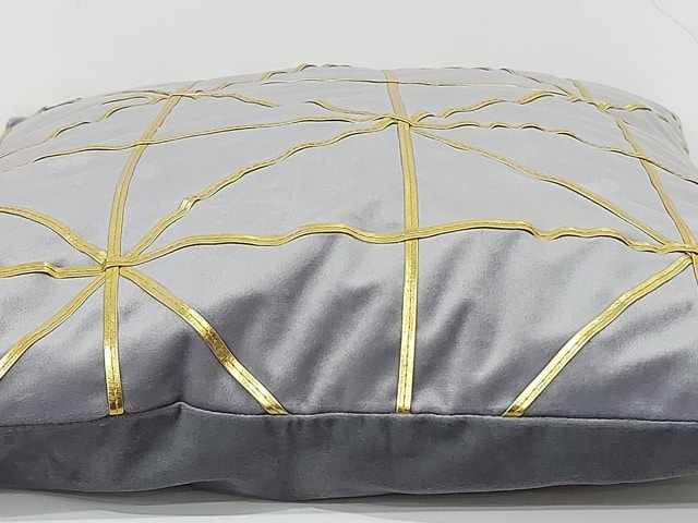 29419 coussin 46x46 gris doree.jpg 29419 coussin 46x46 gris doree.jpg