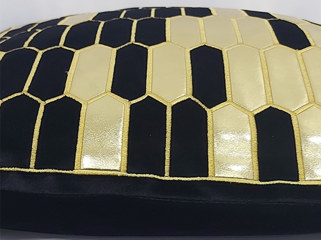 29488 coussin 46x46 noir doree.jpg 29488 coussin 46x46 noir doree.jpg
